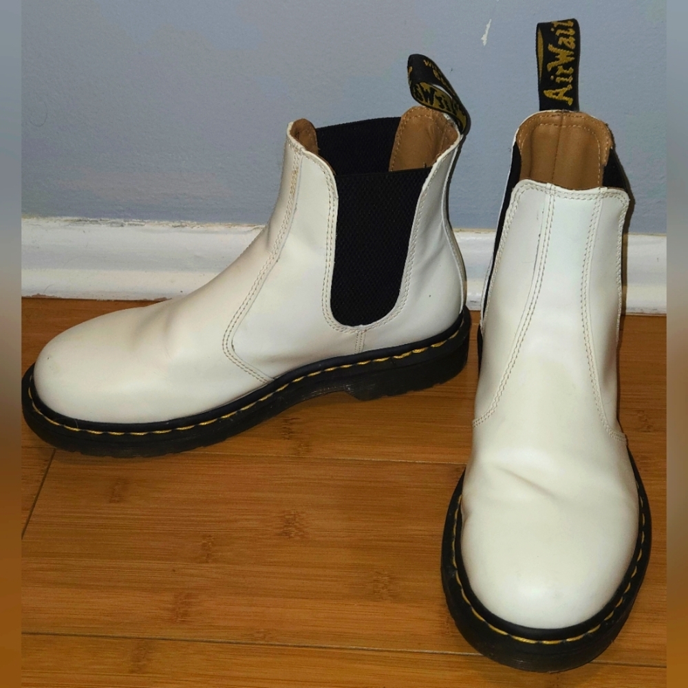 Dr. Martens 2976 Chelsea White Leather Boots Ladies Size 9